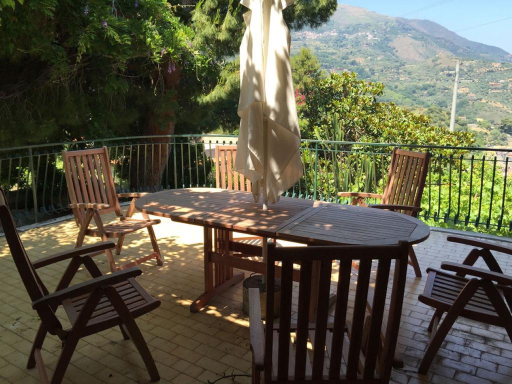 B&B Villa Zia Febronia Patti Kültér fotó
