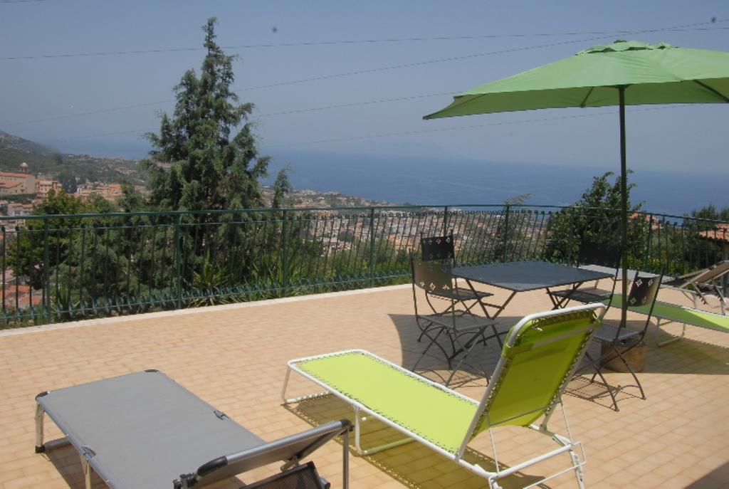 B&B Villa Zia Febronia Patti Kültér fotó