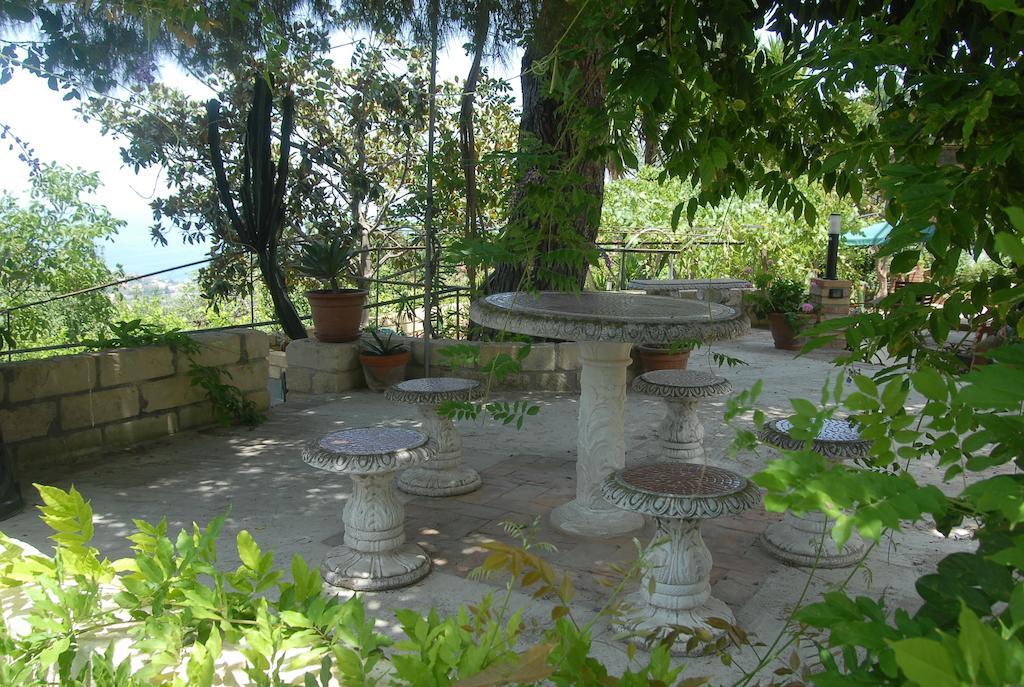 B&B Villa Zia Febronia Patti Kültér fotó